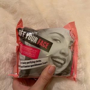 Soap & glory purifying cloths
